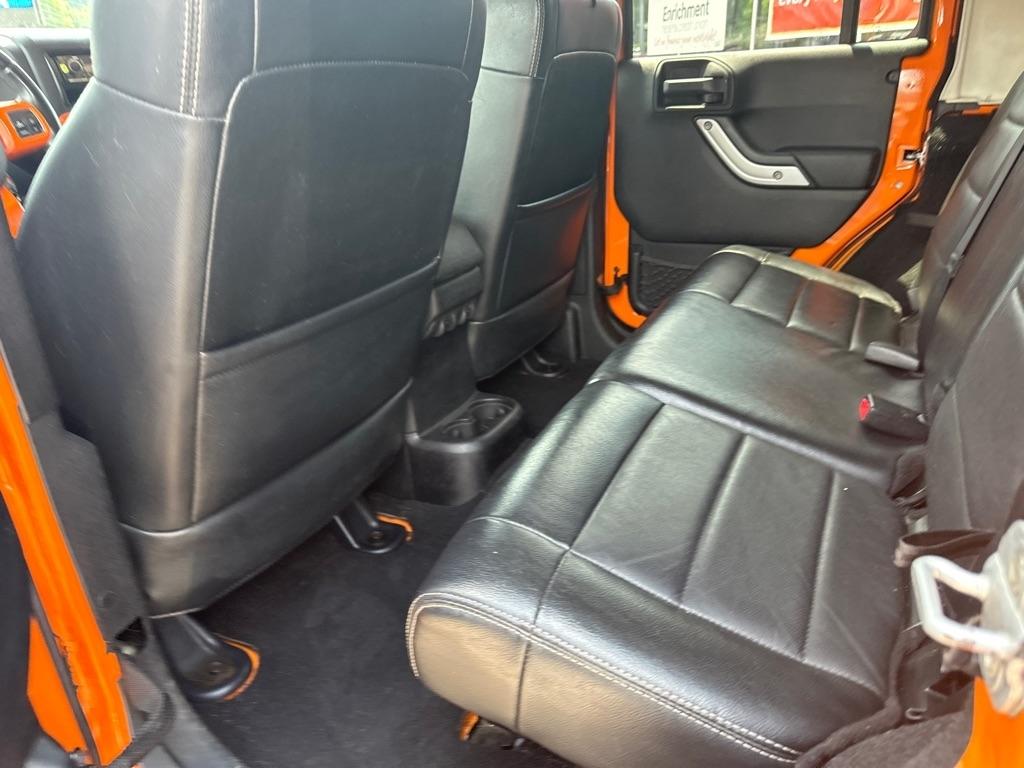 Jeep Wrangler Unlimited 4WD 4dr Sahara 2012