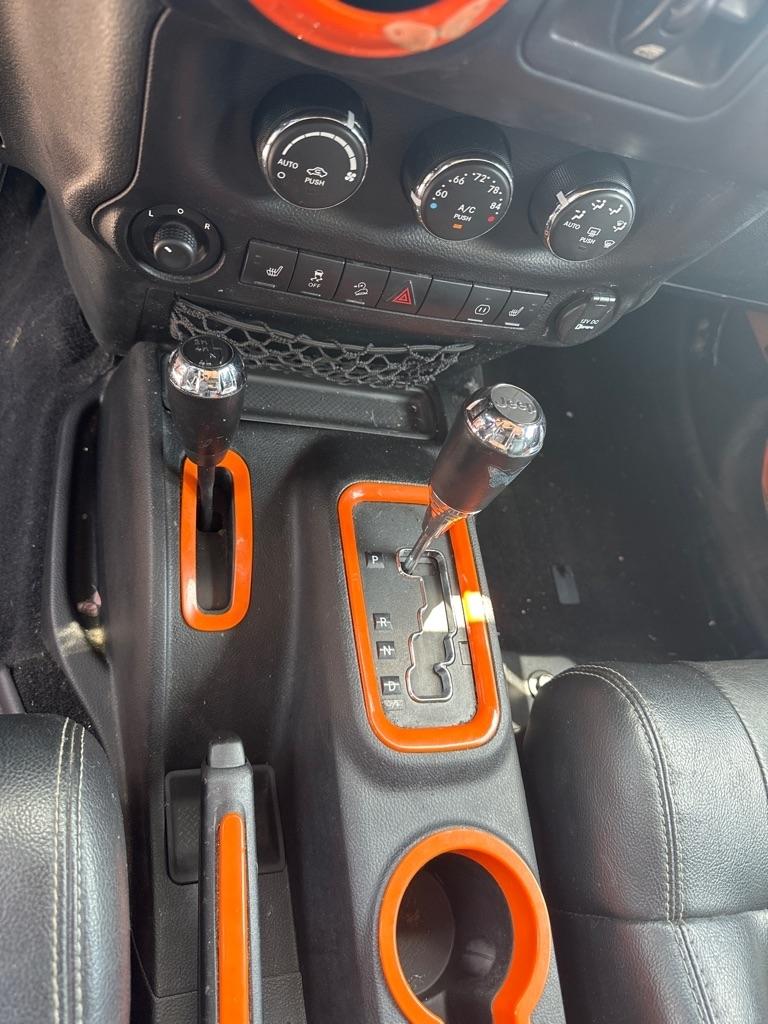 Jeep Wrangler Unlimited 4WD 4dr Sahara 2012