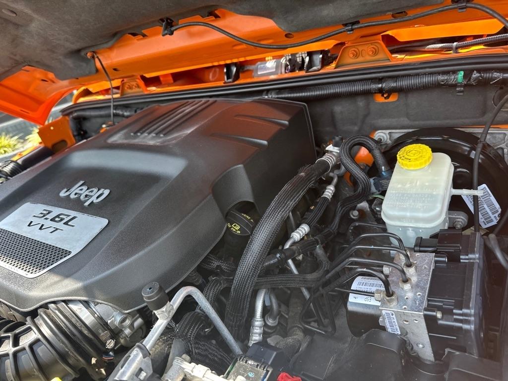 Jeep Wrangler Unlimited 4WD 4dr Sahara 2012