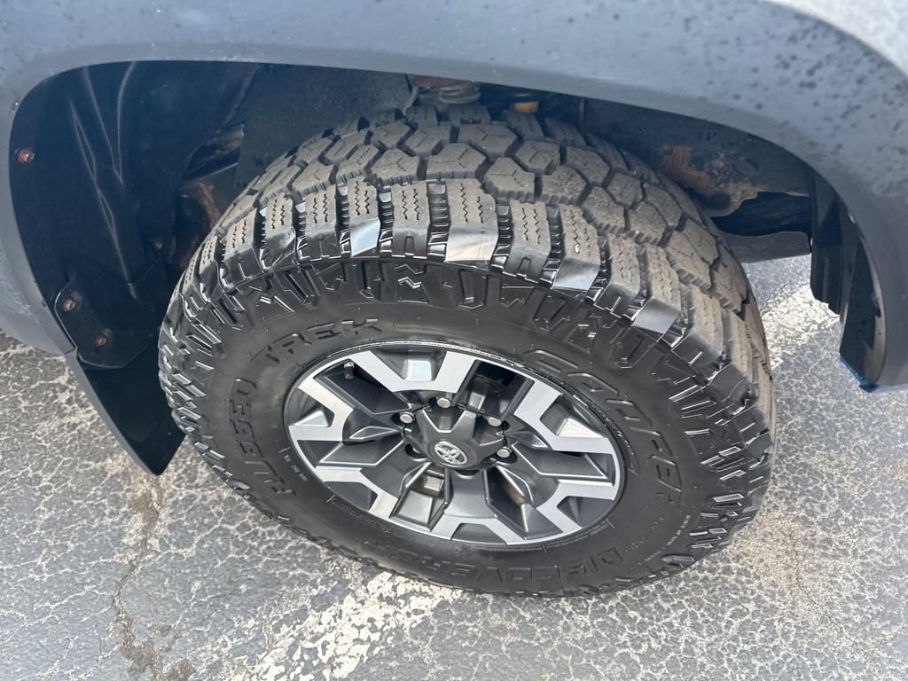 Toyota Tacoma TRD Off Road Double Cab 5' Bed V6 4x4 MT (Natl) 2017