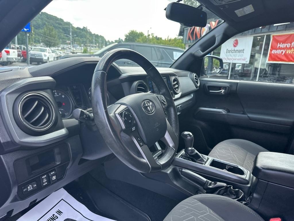 Toyota Tacoma TRD Off Road Double Cab 5' Bed V6 4x4 MT (Natl) 2017