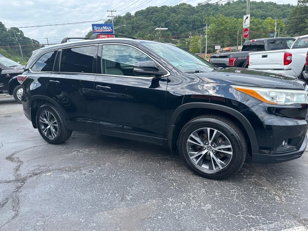 Toyota Highlander AWD 4dr V6 XLE (Natl) 2016