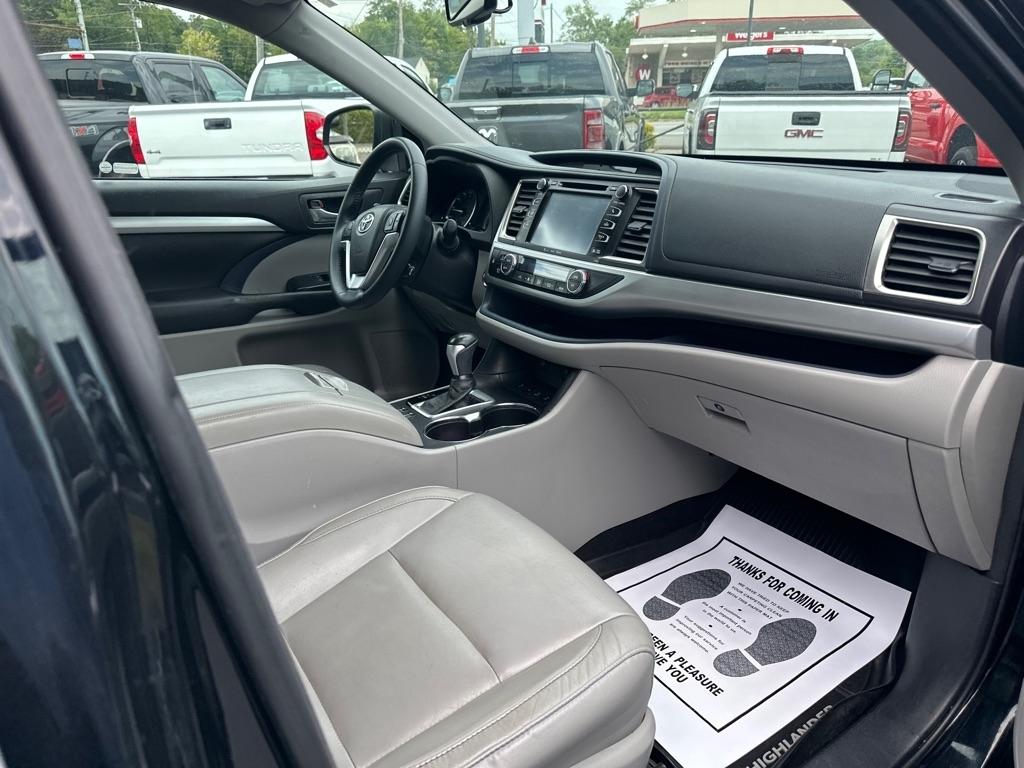 Toyota Highlander AWD 4dr V6 XLE (Natl) 2016