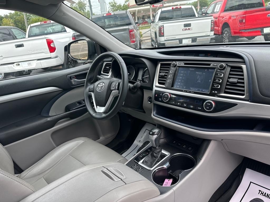 Toyota Highlander AWD 4dr V6 XLE (Natl) 2016