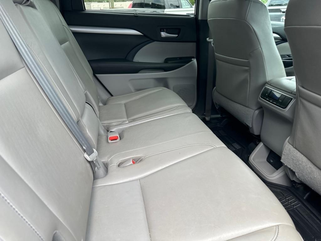 Toyota Highlander AWD 4dr V6 XLE (Natl) 2016