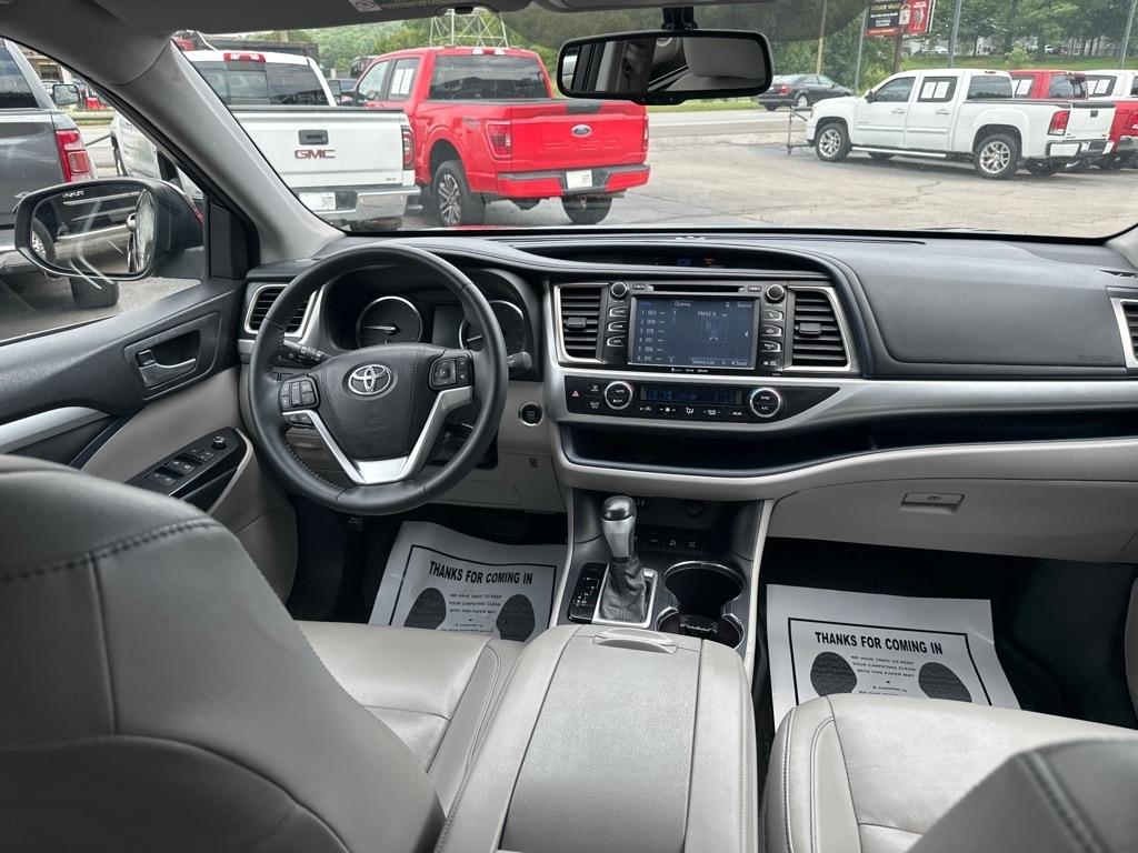 Toyota Highlander AWD 4dr V6 XLE (Natl) 2016