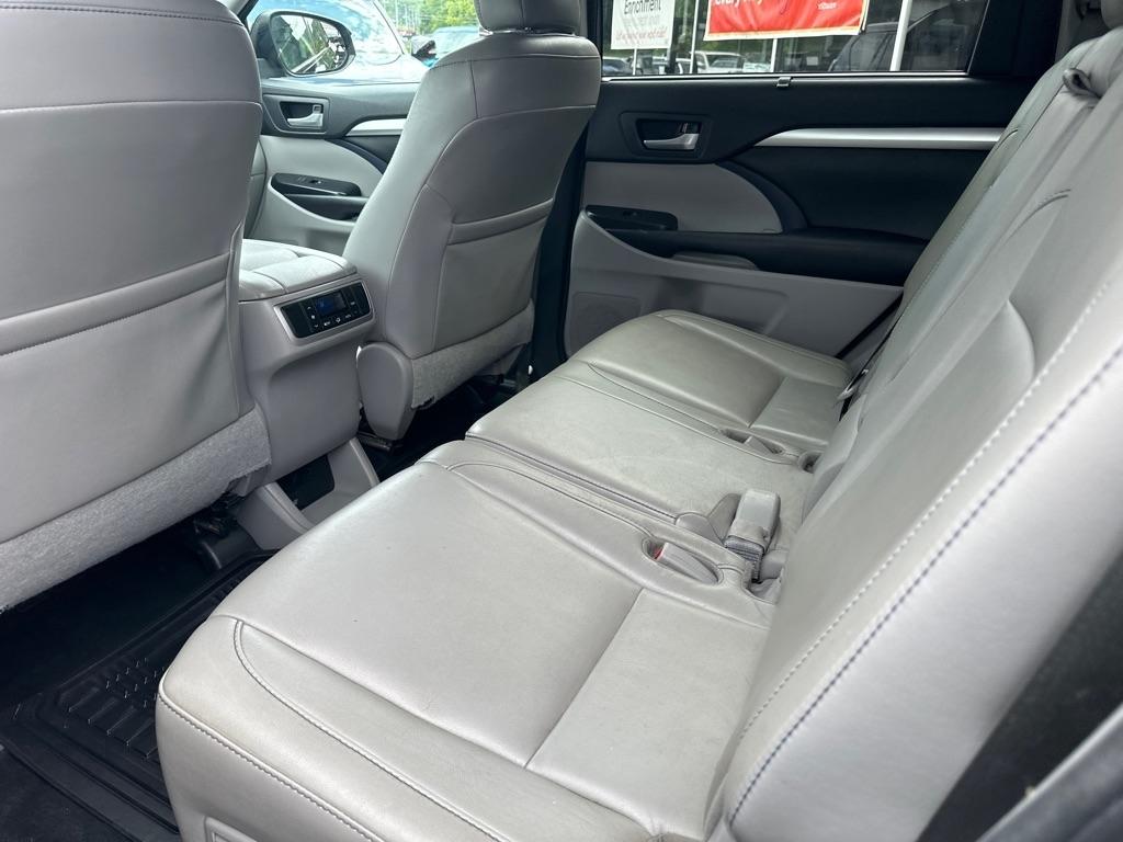 Toyota Highlander AWD 4dr V6 XLE (Natl) 2016