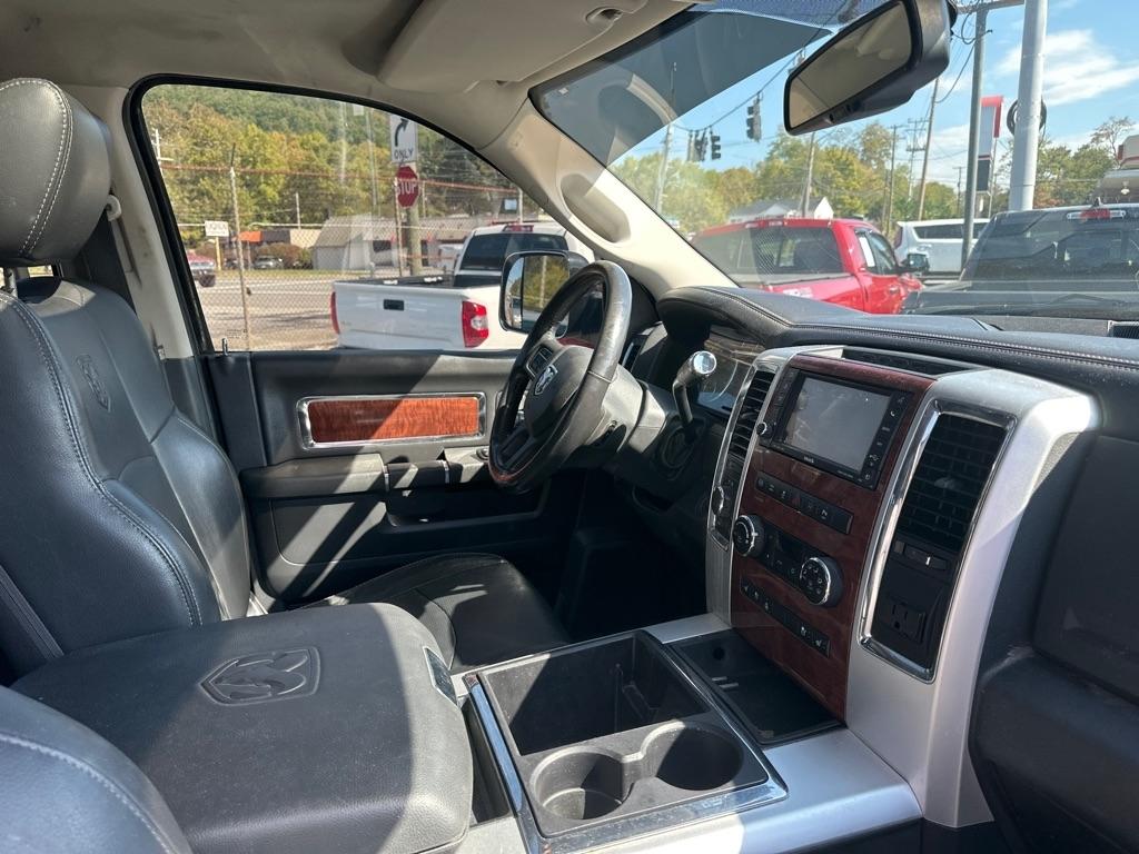 Dodge 3500 4WD Crew Cab 149" Laramie 2012