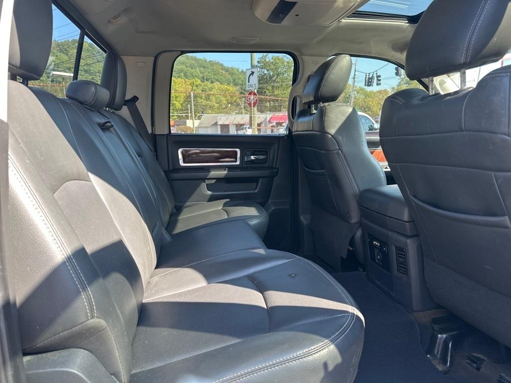 Dodge 3500 4WD Crew Cab 149" Laramie 2012