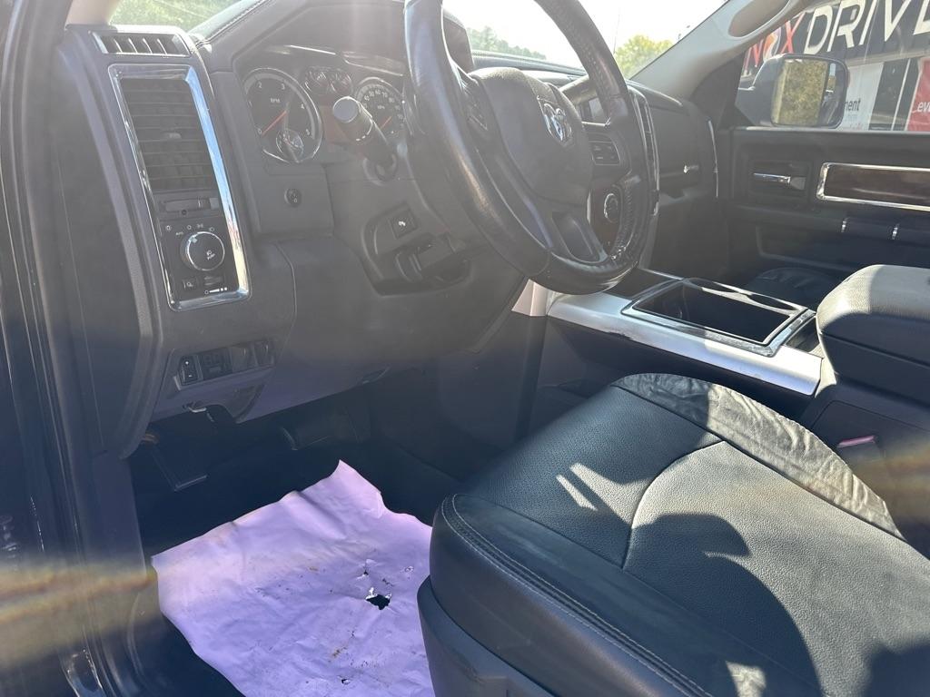 Dodge 3500 4WD Crew Cab 149" Laramie 2012