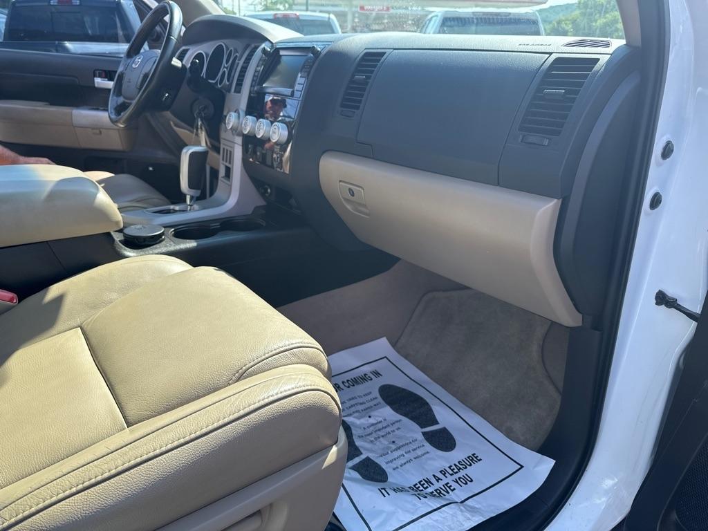 Toyota Tundra 4WD CrewMax 145.7" 5.7L LTD (Natl) 2007