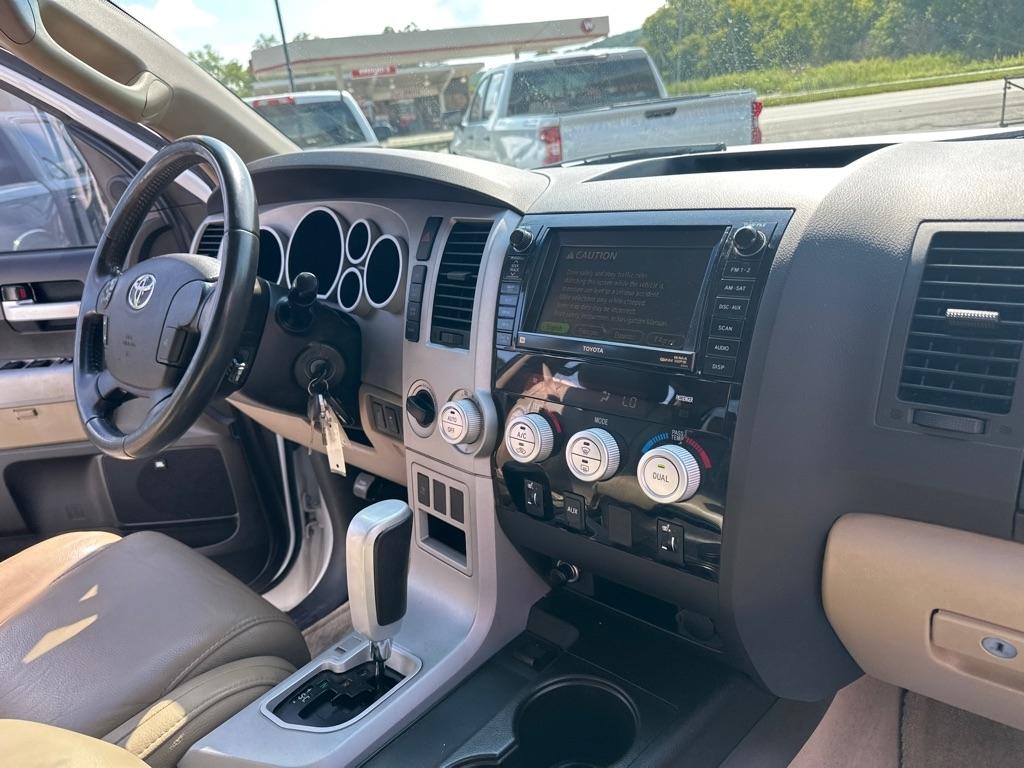 Toyota Tundra 4WD CrewMax 145.7" 5.7L LTD (Natl) 2007