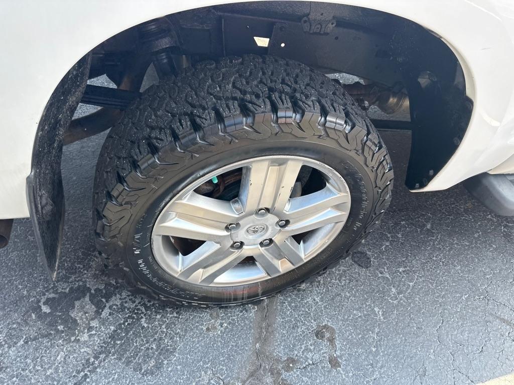 Toyota Tundra 4WD CrewMax 145.7" 5.7L LTD (Natl) 2007