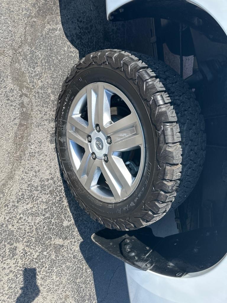 Toyota Tundra 4WD CrewMax 145.7" 5.7L LTD (Natl) 2007