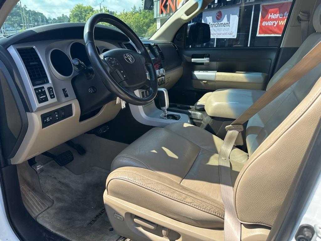Toyota Tundra 4WD CrewMax 145.7" 5.7L LTD (Natl) 2007