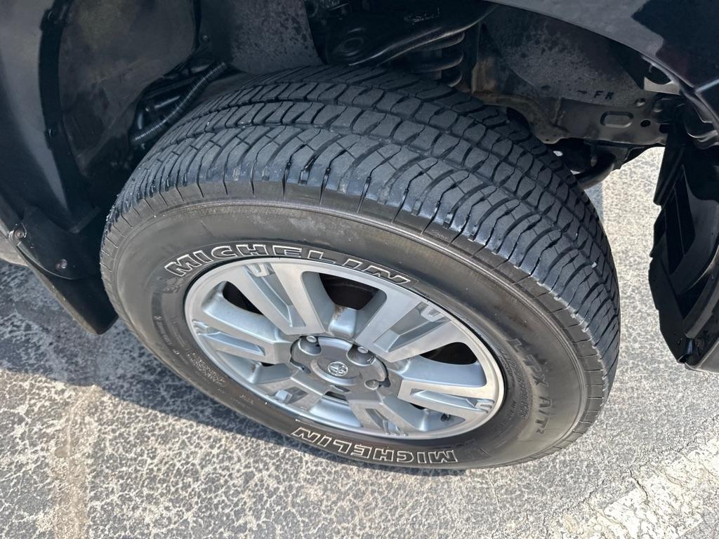 Toyota Tundra 4WD Truck CrewMax 5.7L V8 6-Spd AT Platinum (Natl) 2016