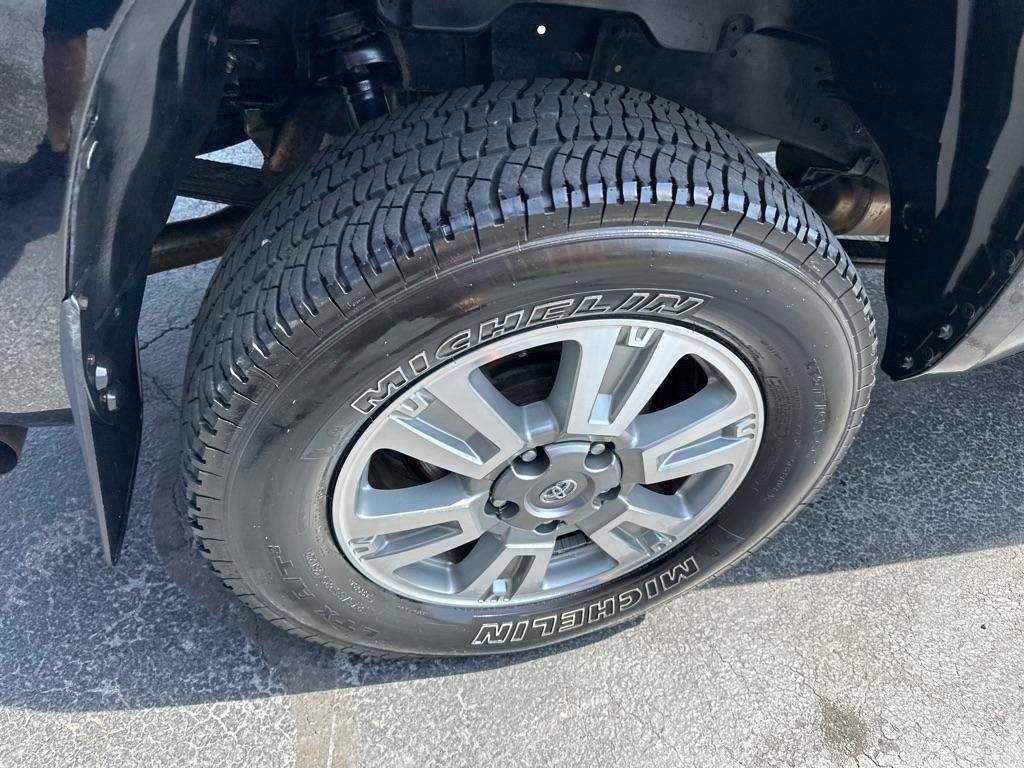 Toyota Tundra 4WD Truck CrewMax 5.7L V8 6-Spd AT Platinum (Natl) 2016