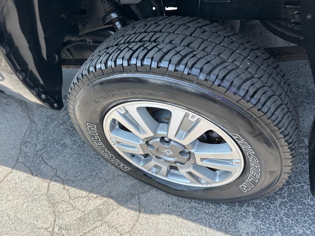 Toyota Tundra 4WD Truck CrewMax 5.7L V8 6-Spd AT Platinum (Natl) 2016