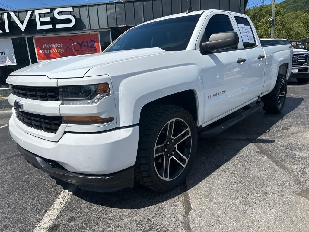 2017 Chevrolet Silverado 1500 4WD Double Cab 143.5" Custom
