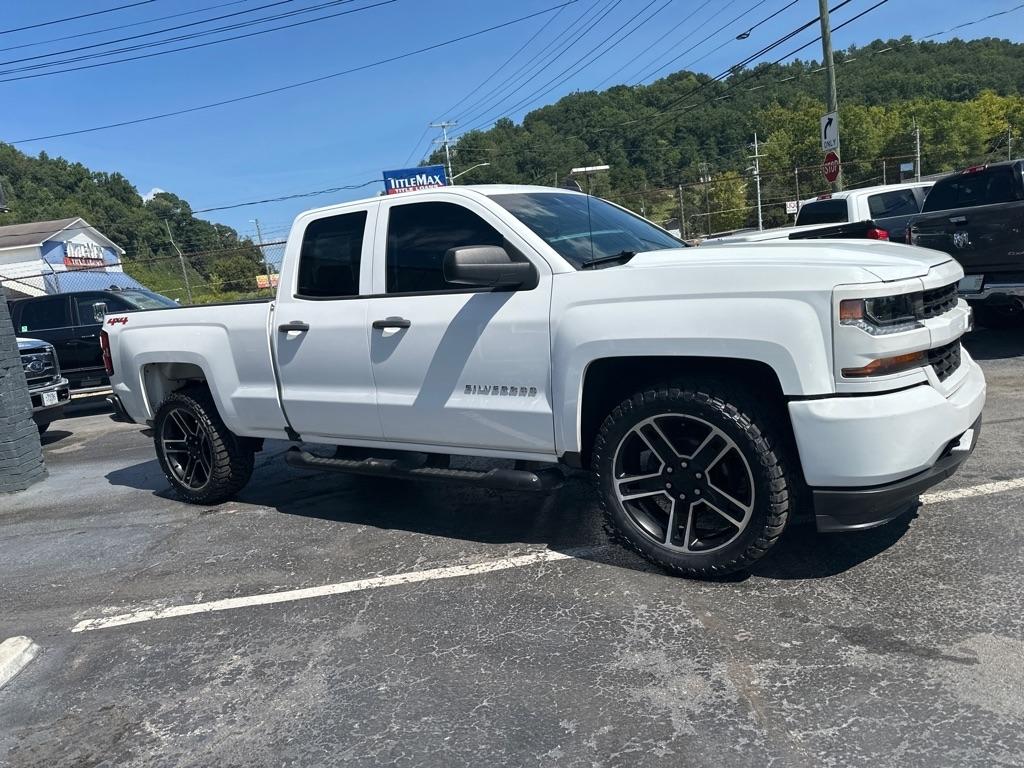 Chevrolet Silverado 1500 4WD Double Cab 143.5" Custom 2017