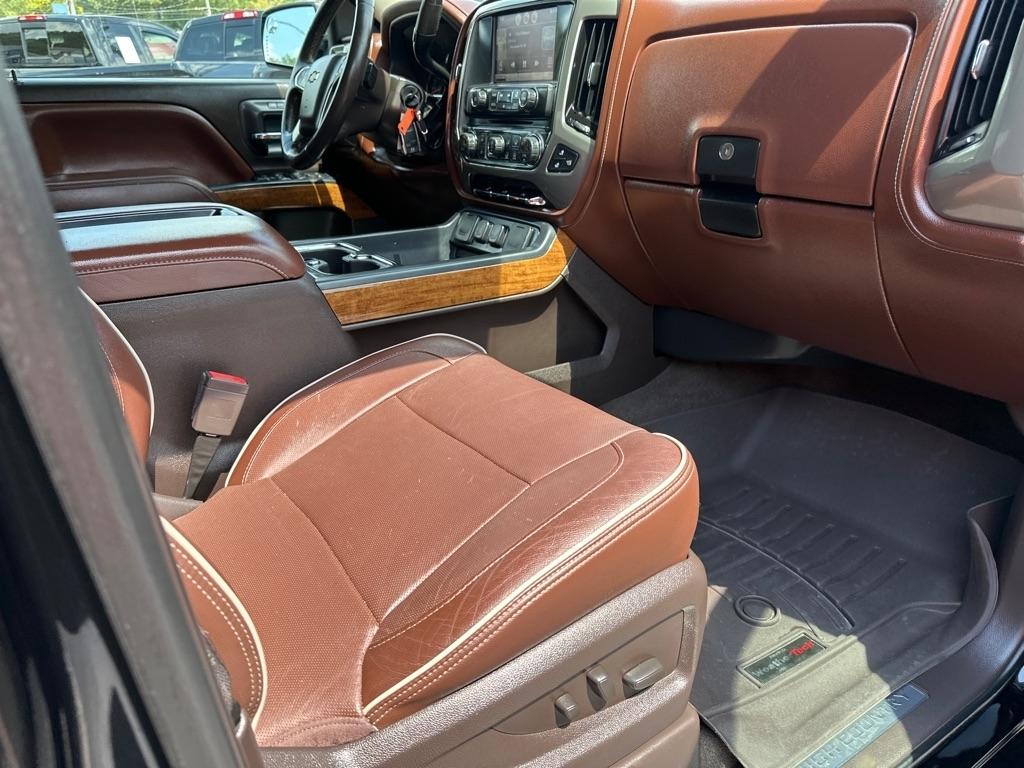 Chevrolet Silverado 1500 4WD Crew Cab 143.5" High Country 2015