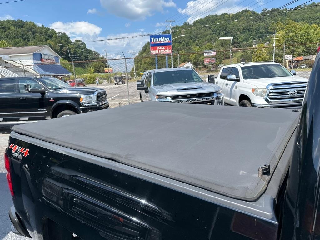 Chevrolet Silverado 1500 4WD Crew Cab 143.5" High Country 2015