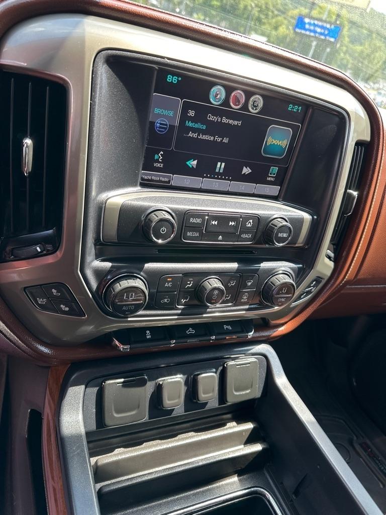 Chevrolet Silverado 1500 4WD Crew Cab 143.5" High Country 2015