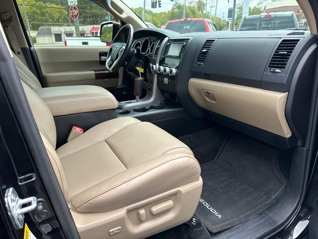 Toyota Sequoia RWD 5.7L Platinum (Natl) 2016