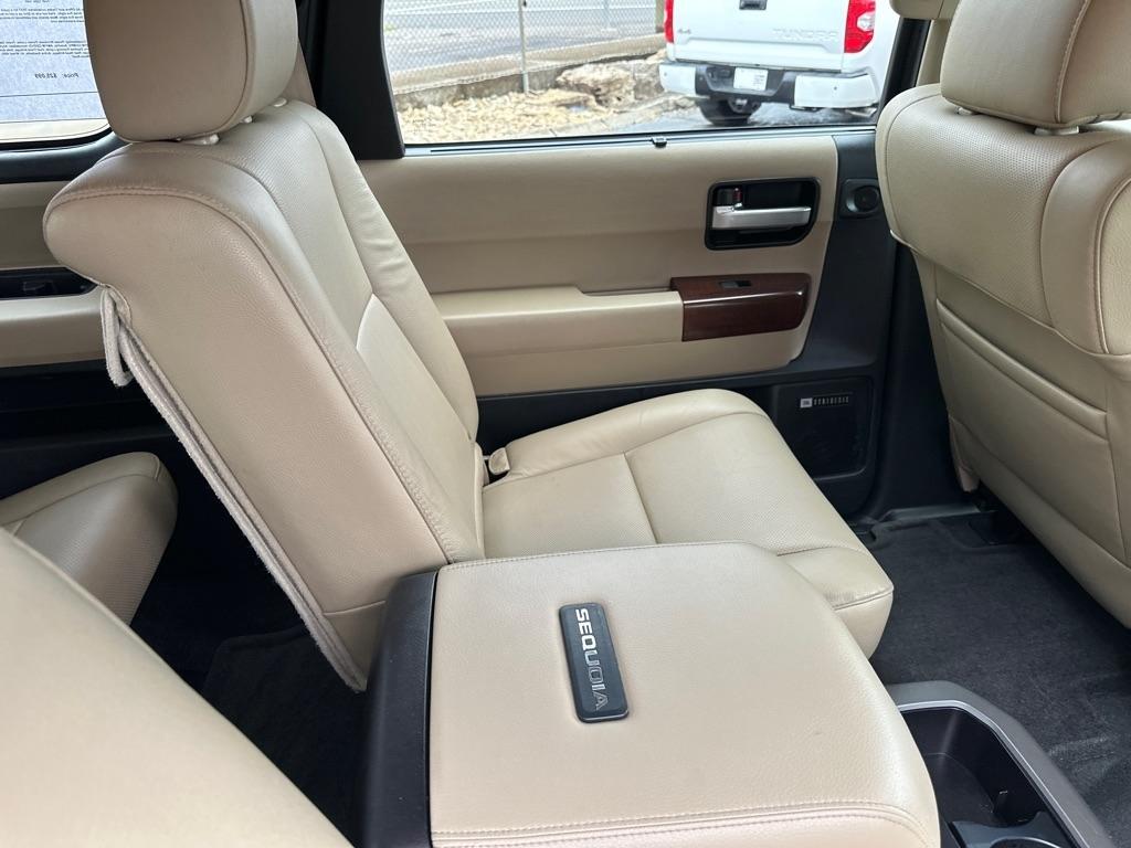 Toyota Sequoia RWD 5.7L Platinum (Natl) 2016