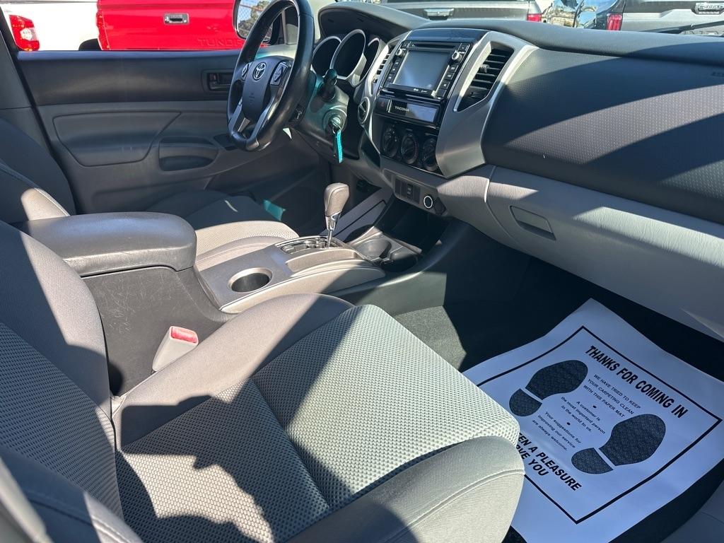 Toyota Tacoma 4WD Double Cab V6 AT (Natl) 2015