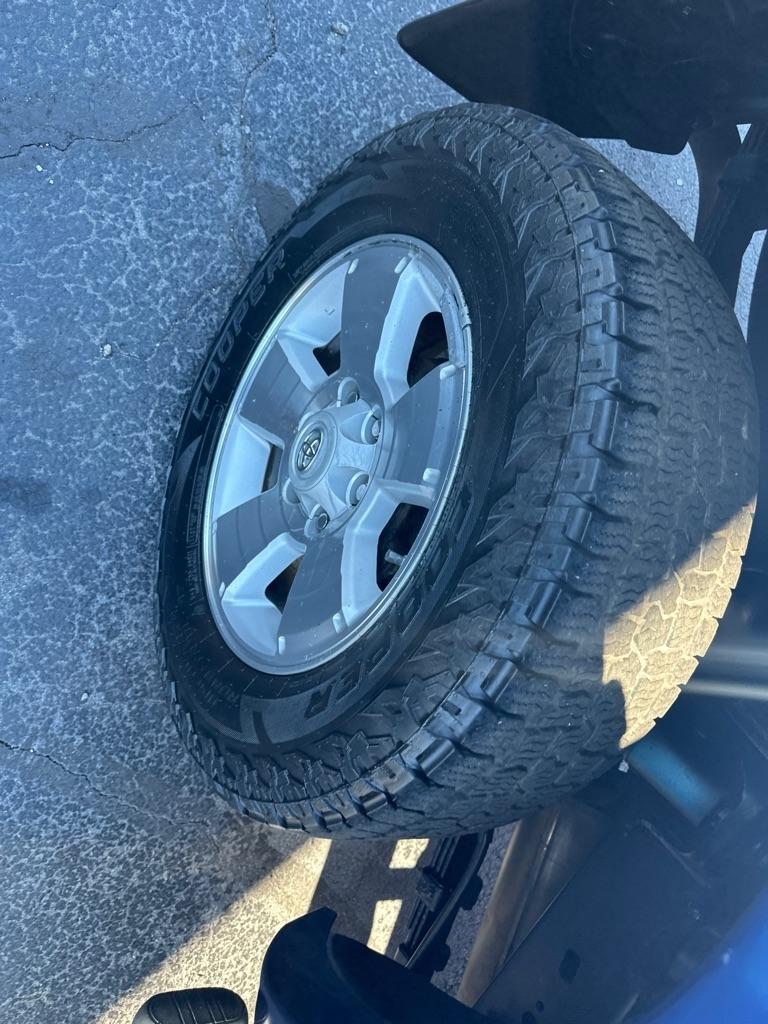 Toyota Tacoma 4WD Double Cab V6 AT (Natl) 2015