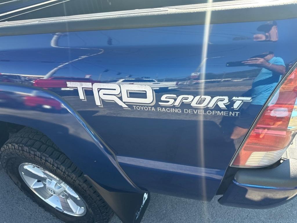 Toyota Tacoma 4WD Double Cab V6 AT (Natl) 2015
