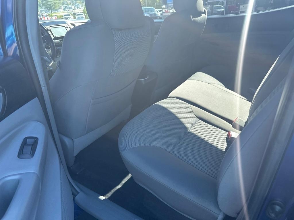 Toyota Tacoma 4WD Double Cab V6 AT (Natl) 2015