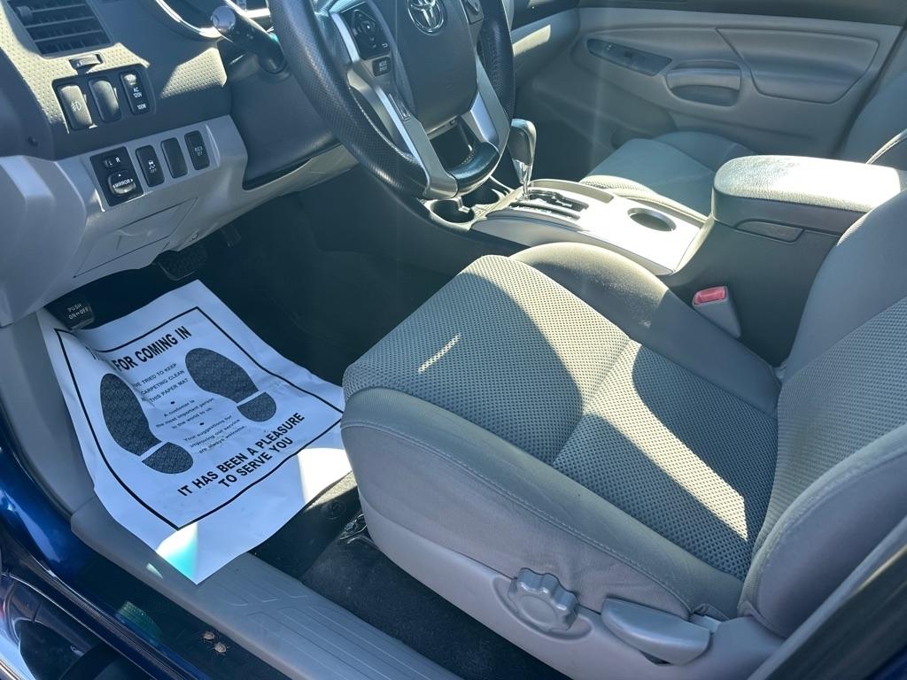 Toyota Tacoma 4WD Double Cab V6 AT (Natl) 2015