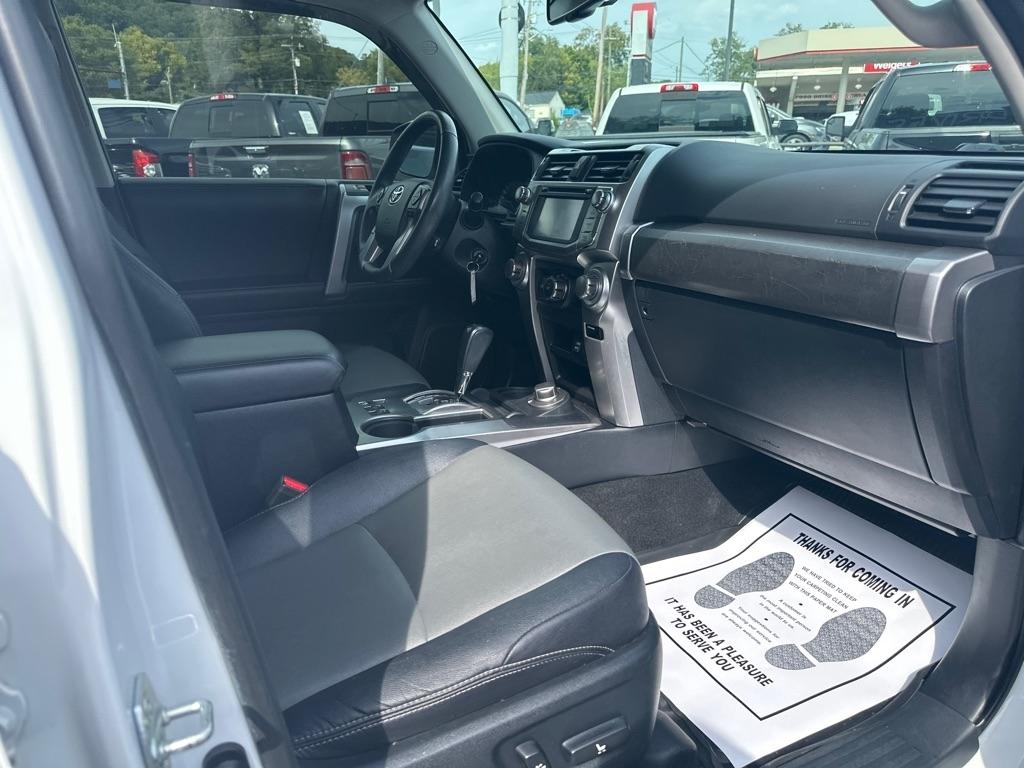 Toyota 4Runner TRD Off Road Premium 4WD (Natl) 2018