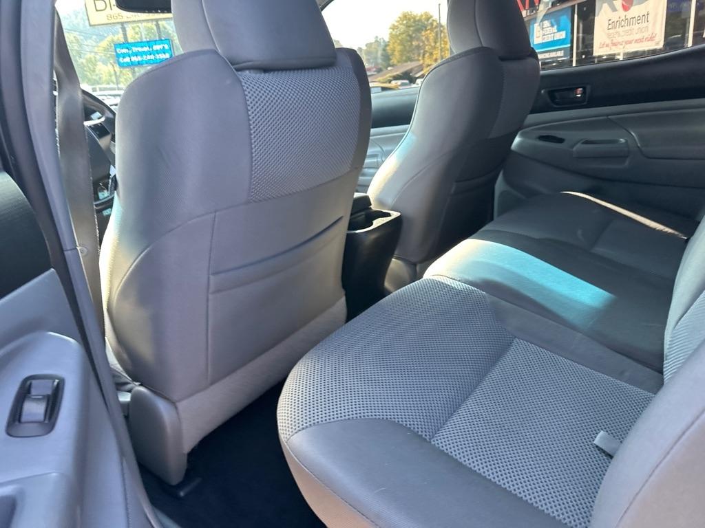 Toyota Tacoma 4WD Double Cab LB V6 AT (Natl) 2012