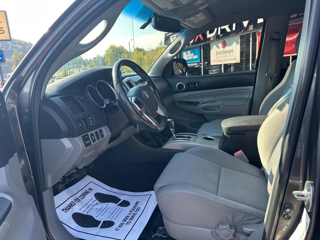 Toyota Tacoma 4WD Double Cab LB V6 AT (Natl) 2012