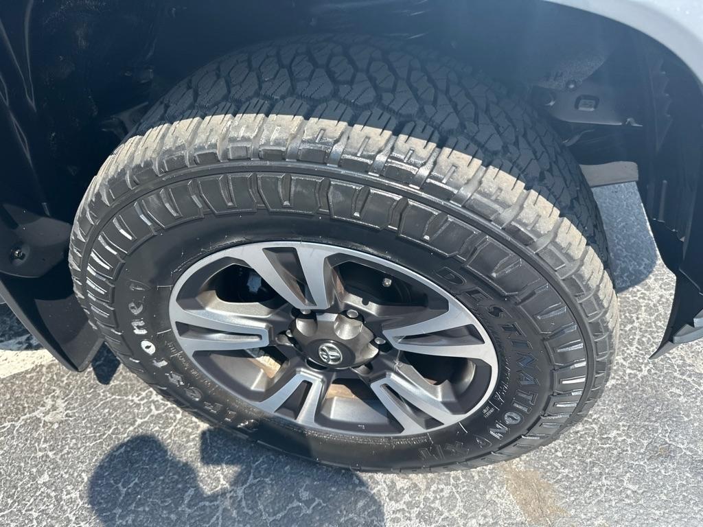 Toyota Tacoma TRD Off Road Double Cab 5' Bed V6 4x4 MT (Natl) 2017