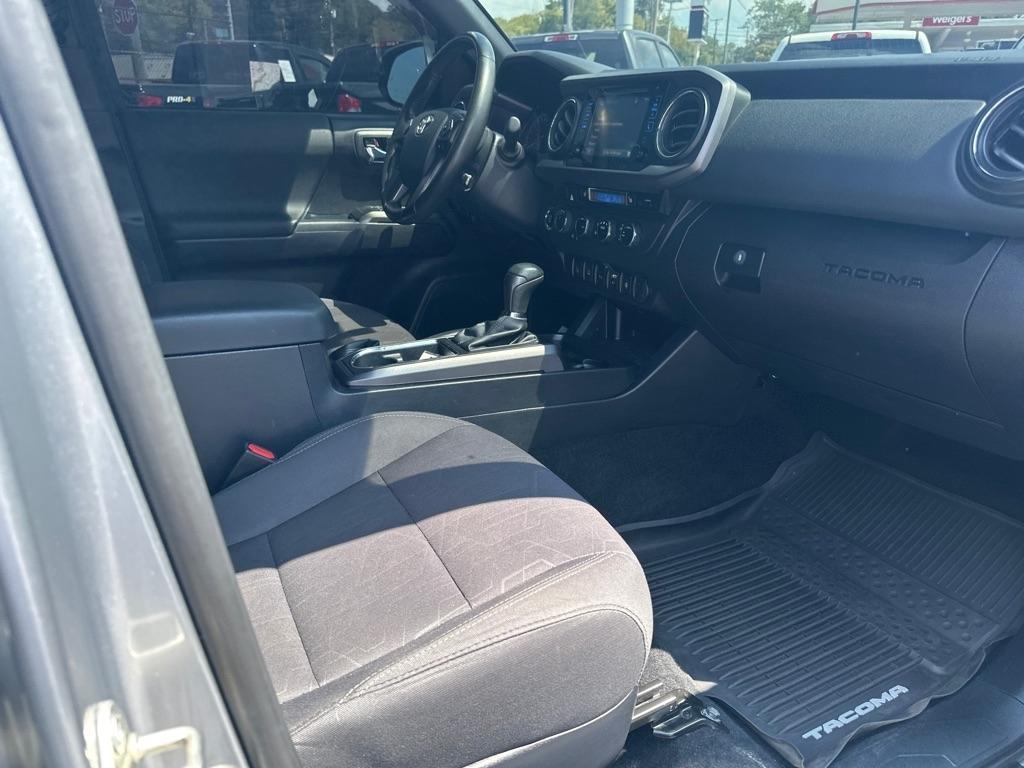 Toyota Tacoma TRD Off Road Double Cab 5' Bed V6 4x4 MT (Natl) 2017