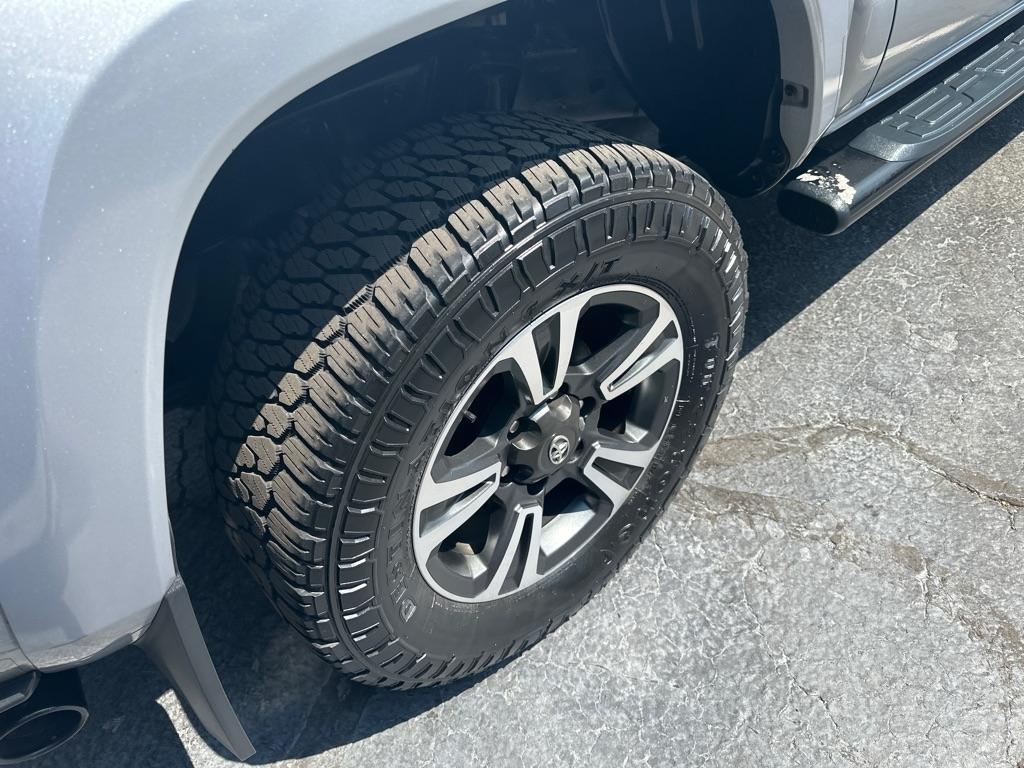 Toyota Tacoma TRD Off Road Double Cab 5' Bed V6 4x4 MT (Natl) 2017
