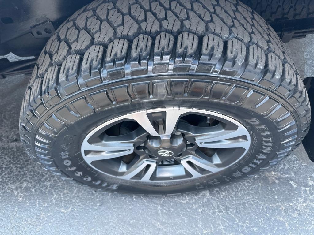 Toyota Tacoma TRD Off Road Double Cab 5' Bed V6 4x4 MT (Natl) 2017