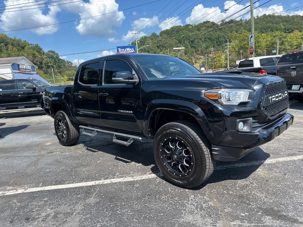Toyota Tacoma TRD Off Road Double Cab 5' Bed V6 4x4 MT (Natl) 2017