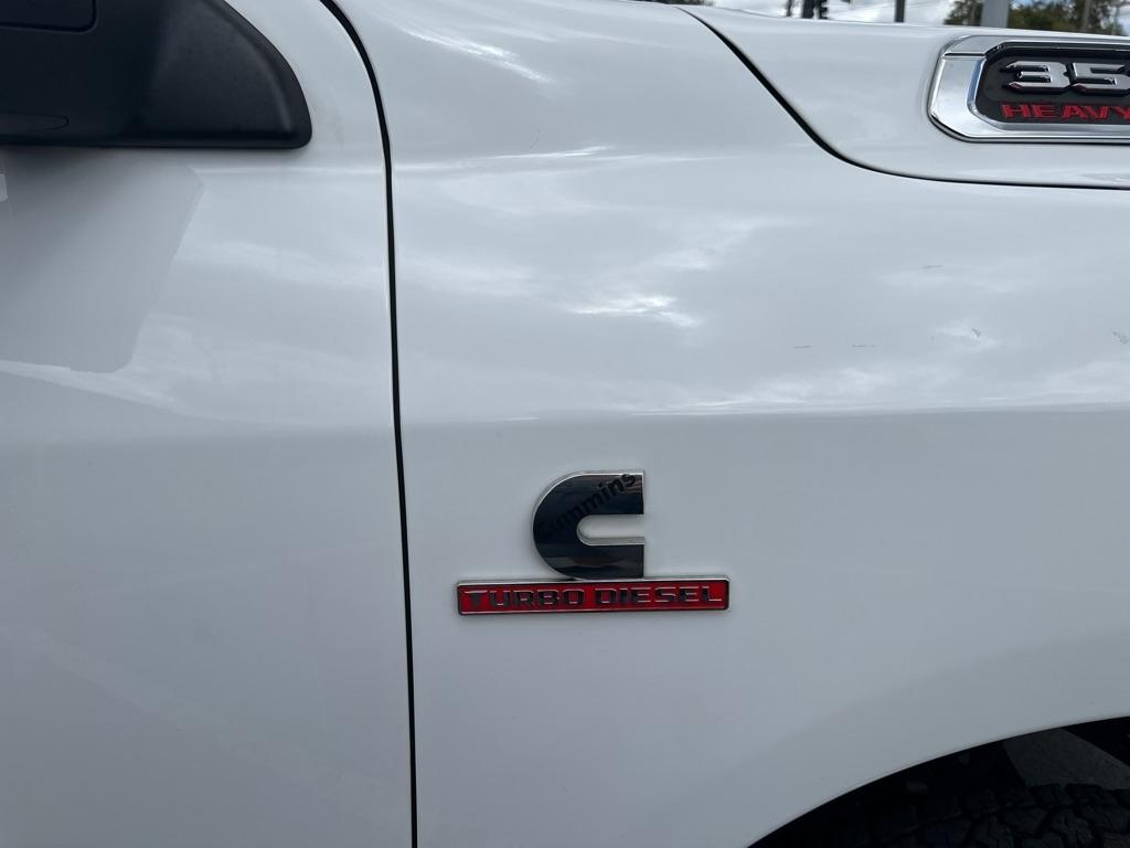 RAM 3500 Tradesman 4x4 Crew Cab 8' Box 2022