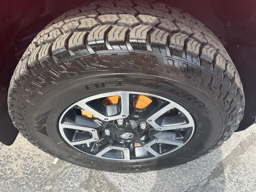 Toyota Tundra 4WD Limited Double Cab 6.5' Bed 5.7L (Natl) 2017