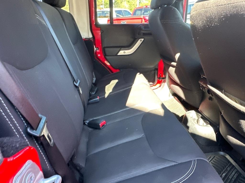 Jeep Wrangler Unlimited 4WD 4dr Sahara 2015
