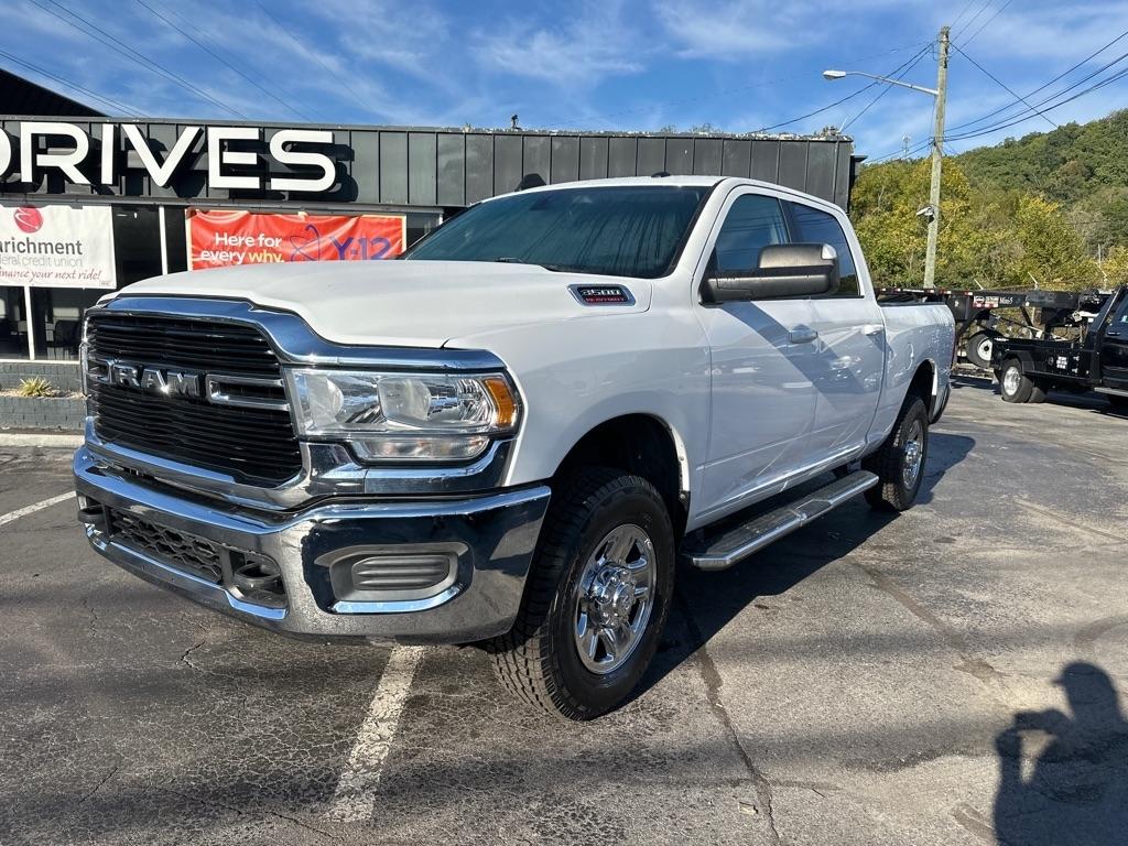 RAM 3500 Big Horn 4x4 Crew Cab 6'4" Box 2020