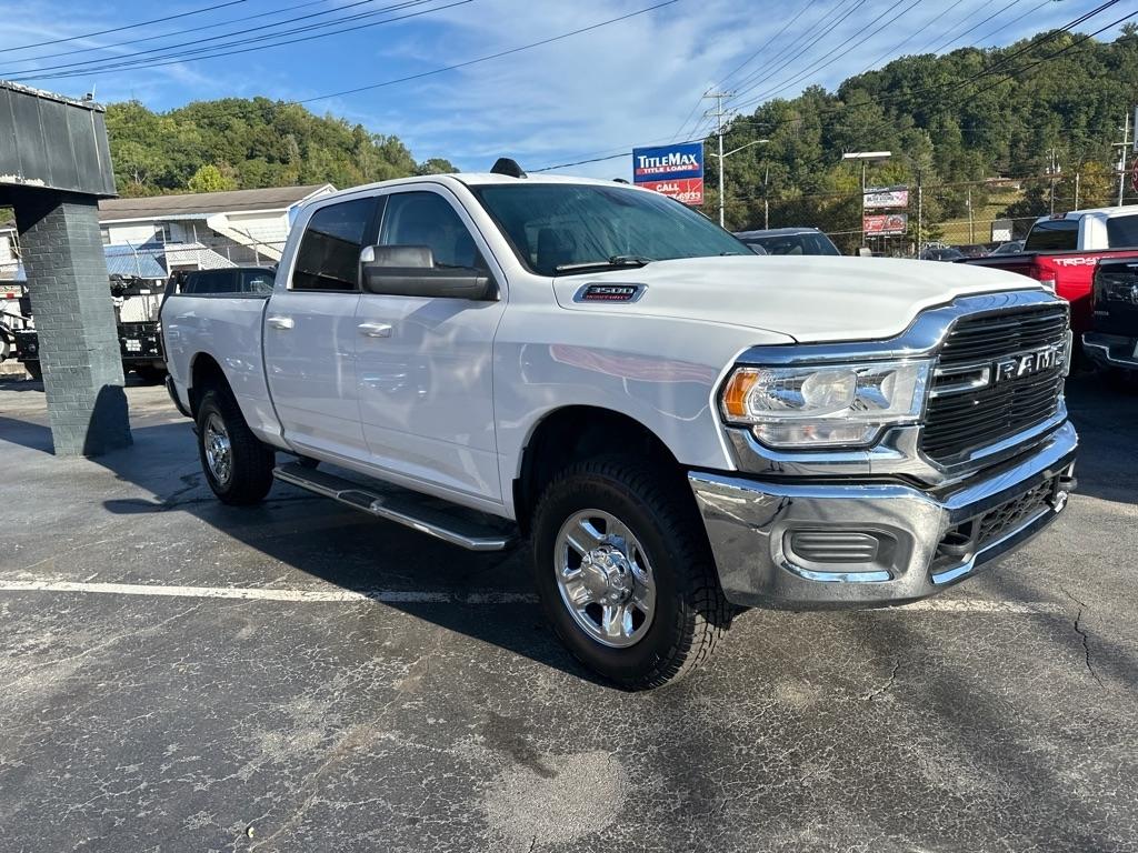 RAM 3500 Big Horn 4x4 Crew Cab 6'4" Box 2020