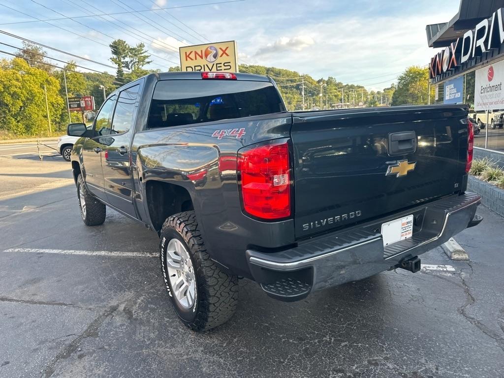 Chevrolet Silverado photo 2