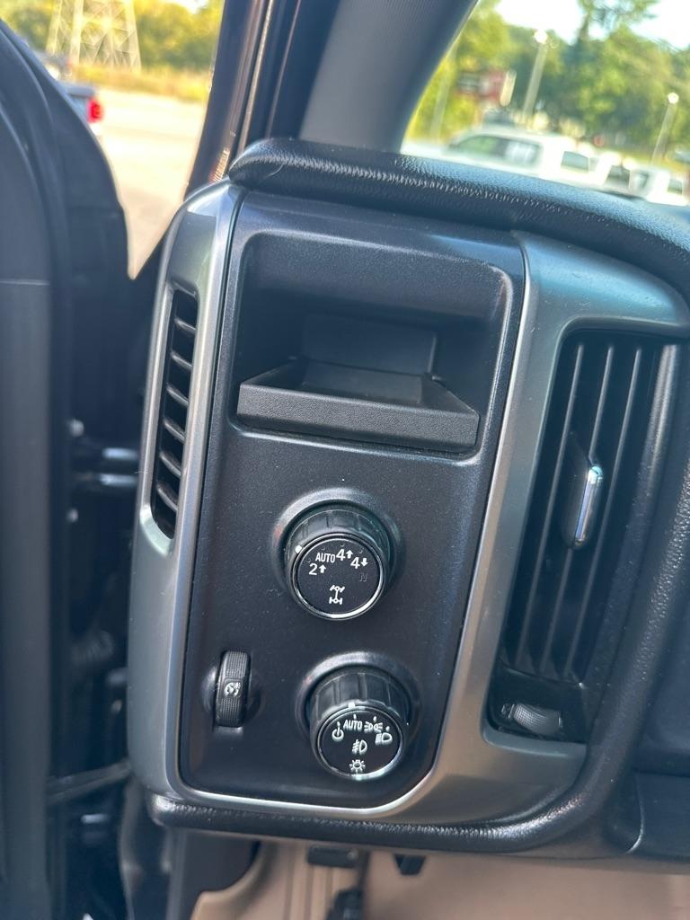 Chevrolet Silverado photo 17