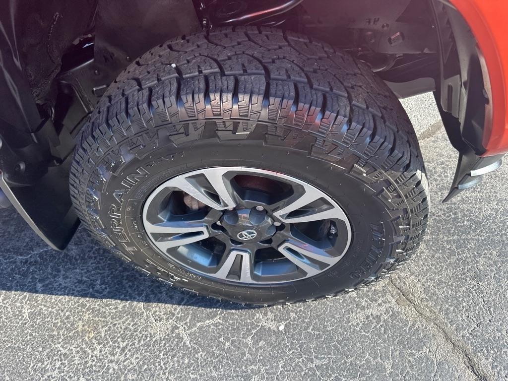 Toyota Tacoma TRD Off Road Double Cab 5' Bed V6 4x4 MT (Natl) 2018